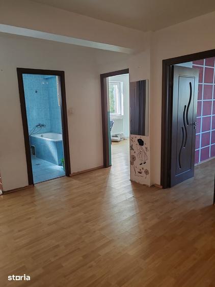 Apartament cu 3 camere în Unirea