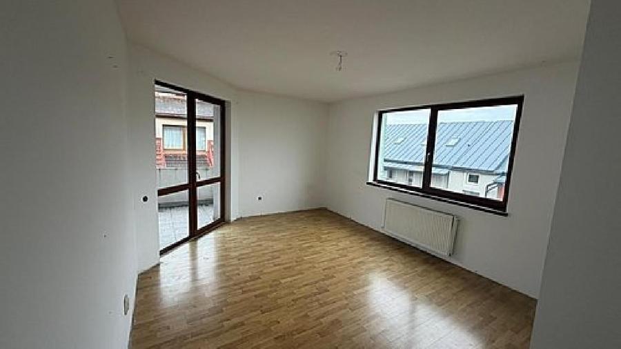 Apartament cu 3 camere decomandat în Bună Ziua