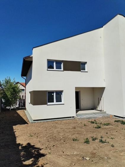 Casă cu 4 camere în Giarmata
