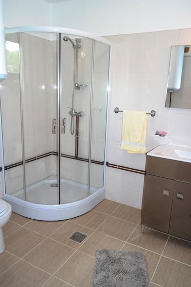 Casă individuală cu 5 camere cu Teren 335 Mp în Central