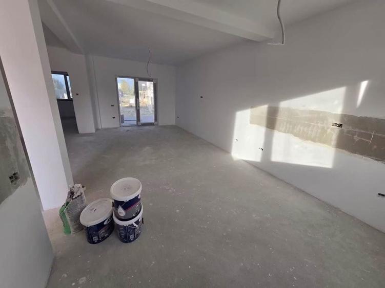 Duplex cu 4 camere cu Canalizare în Moșnița Nouă