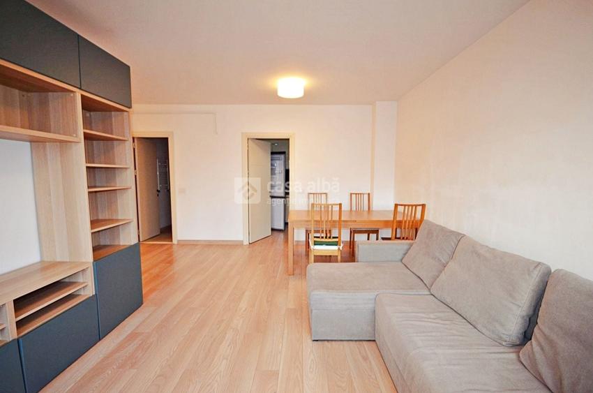 Apartament cu 3 camere semidecomandat, mobilat în Tătărași