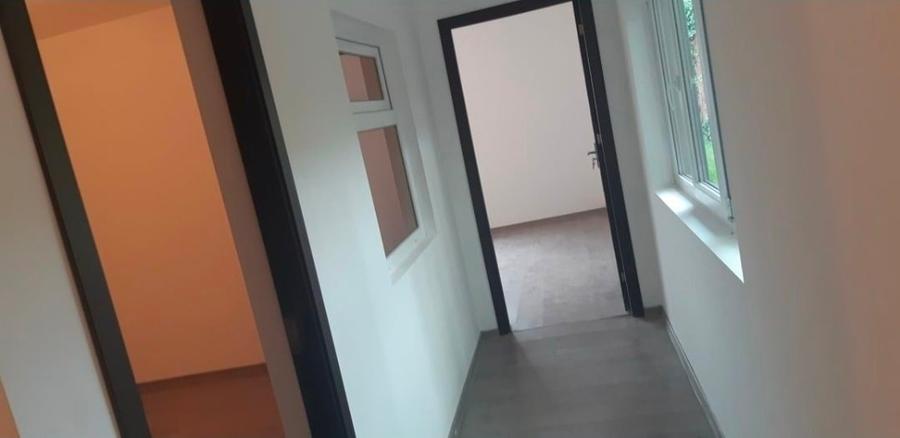 Casă individuală cu 3 camere cu Canalizare în Central