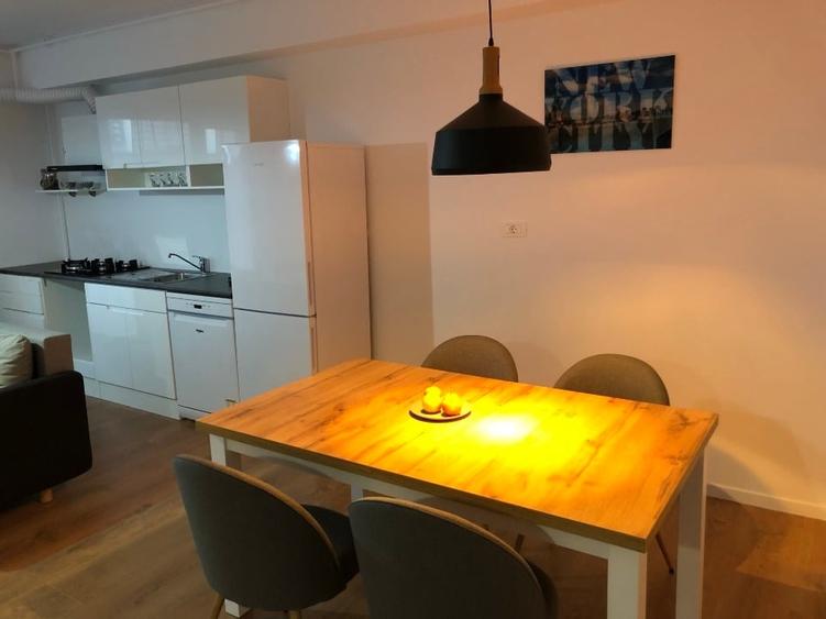 Apartament cu 2 camere semidecomandat, mobilat în Torontalului