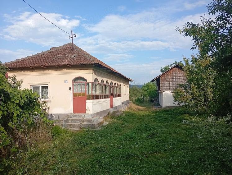 Casă cu Teren 990 Mp în Micești