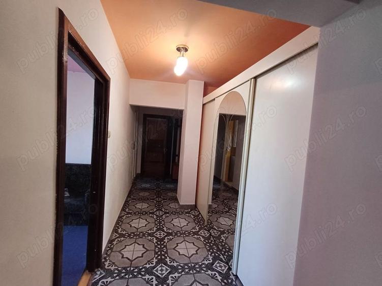 Apartament cu 3 camere decomandat în Complex Studențesc