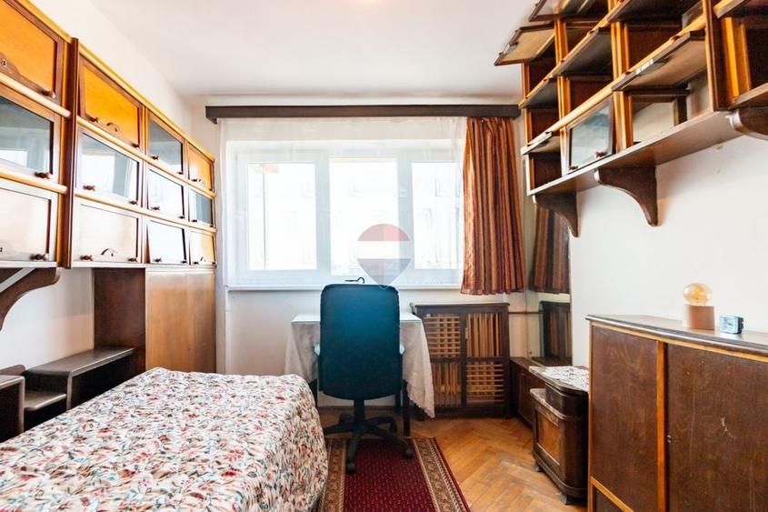 Apartament cu 3 camere semidecomandat în Obor