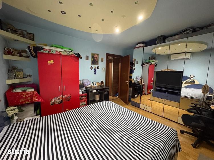 Apartament cu 3 camere semidecomandat în Vitan