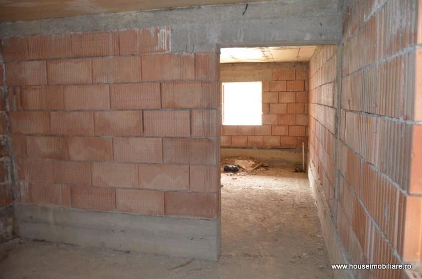 Casă individuală cu 5 camere cu Teren 554 Mp în Central
