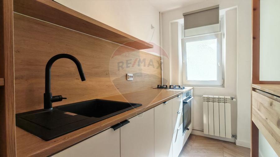 Apartament cu 2 camere semidecomandat, mobilat în Tei