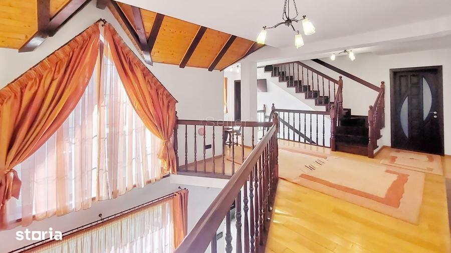 Casă cu 5 camere cu Teren 425 Mp în Florilor