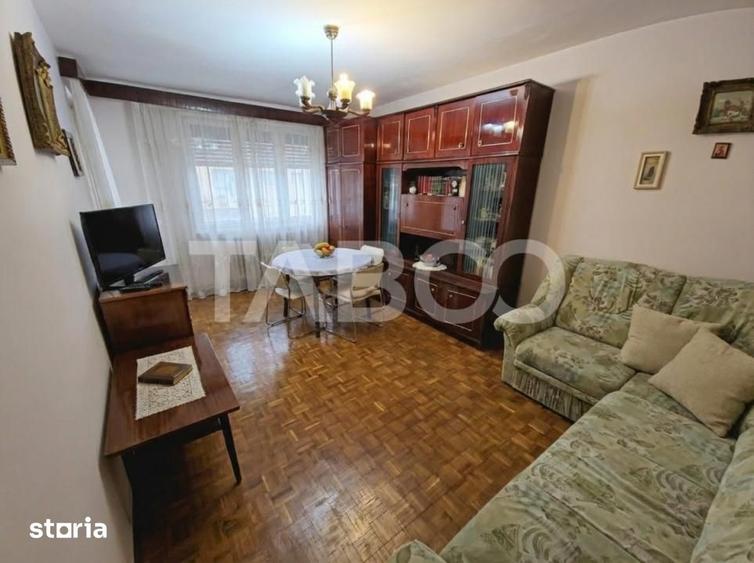 Apartament cu 3 camere decomandat, mobilat în Ștrand