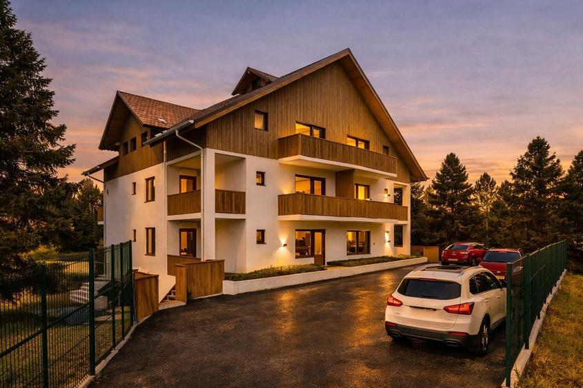 Casă individuală cu 11 camere cu Canalizare în Vest