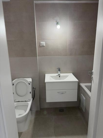 Apartament cu 4 camere decomandat în Unirii
