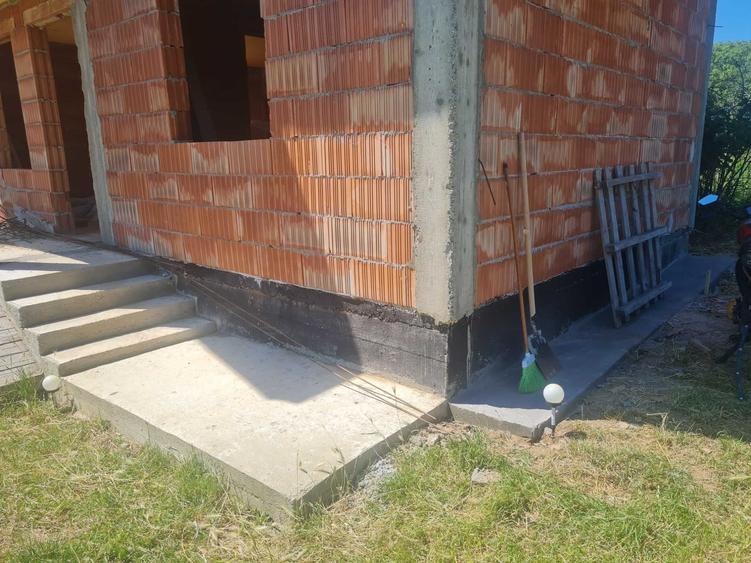 Casă cu 4 camere în Pătrăuți