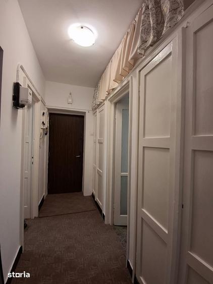Apartament cu 3 camere decomandat în Titan