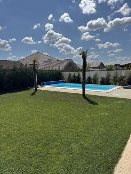 Casă cu 4 camere în Sânandrei