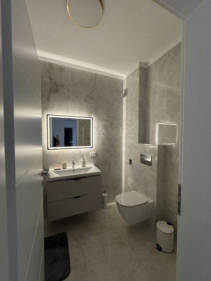 Apartament cu 2 camere decomandat în Apărătorii Patriei
