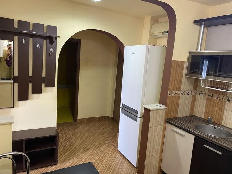 Apartament cu 2 camere decomandat în Aleea Trandafirilor