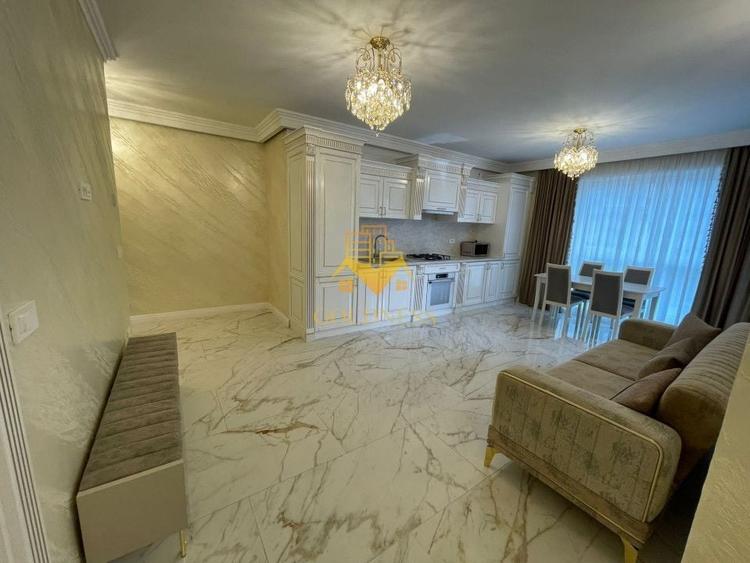 Apartament cu 3 camere semidecomandat, mobilat în Florești