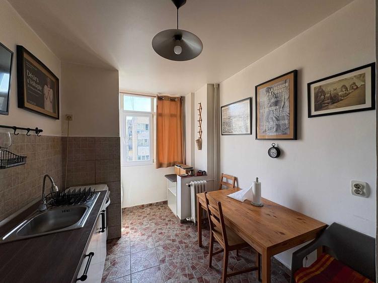 Apartament cu 3 camere decomandat în Teiul Doamnei