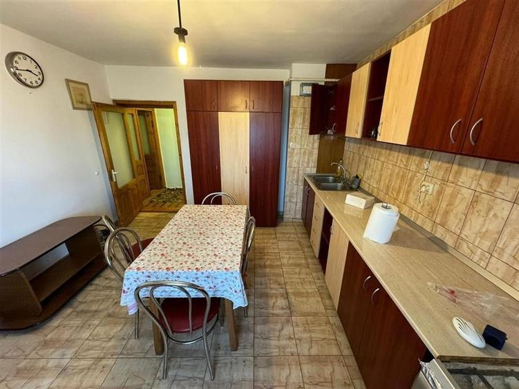 Apartament cu 4 camere decomandat în Vest
