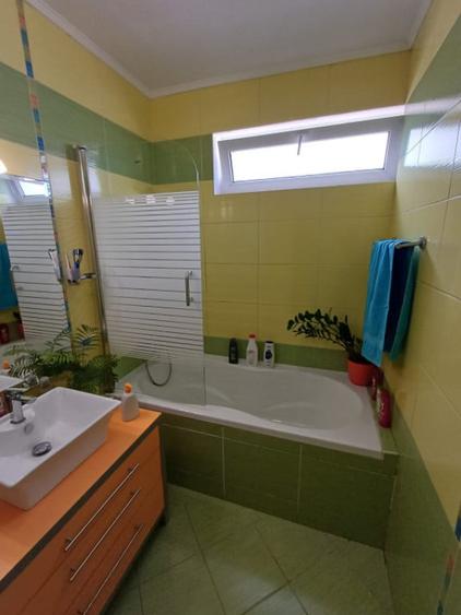 Apartament cu 3 camere decomandat în Câmpului