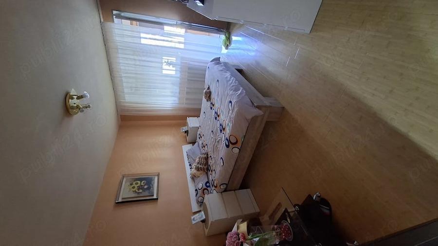 Apartament cu 3 camere decomandat în Micro 5