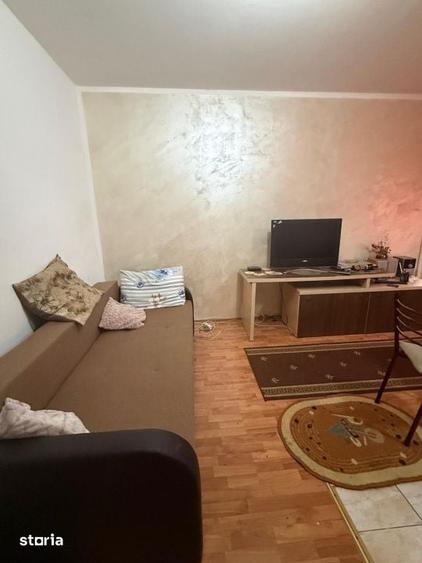 Garsonieră decomandată în Craiovița Nouă