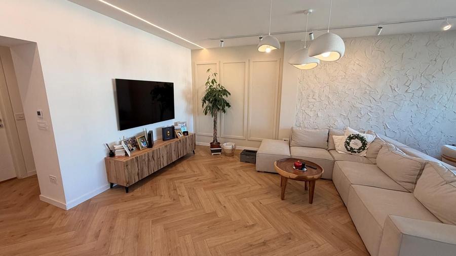 Apartament cu 2 camere semidecomandat, mobilat în Nord