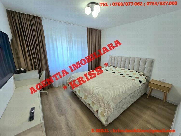 Apartament cu 3 camere decomandat în Teilor