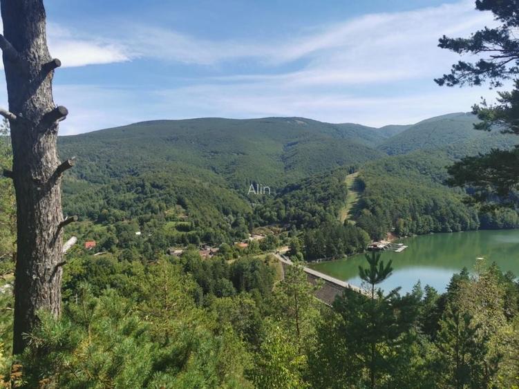 Proprietar,vand teren in Valiug