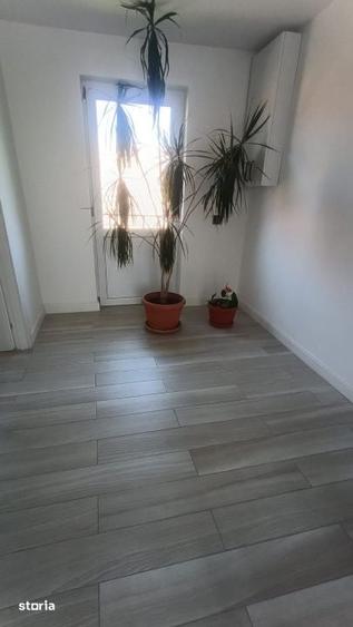 Casă cu 4 camere cu Teren 438 Mp în Romanești