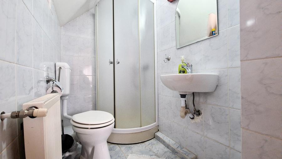 Casă individuală cu 6 camere cu Canalizare în Dobârlău