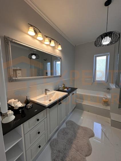 Duplex cu 5 camere cu Canalizare în Mamaia-Sat