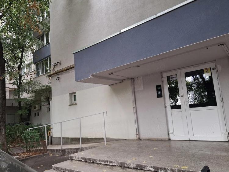 Apartament cu 3 camere decomandat în Titulescu
