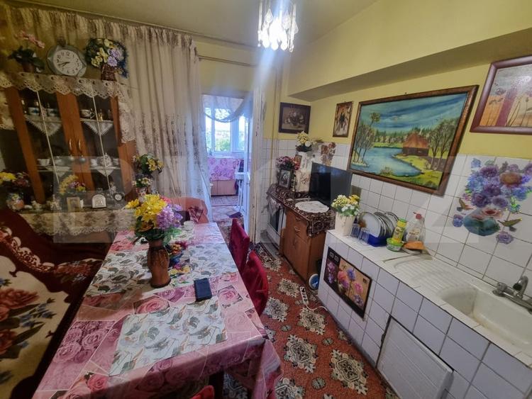 Apartament cu 4 camere decomandat în Cornitoiu