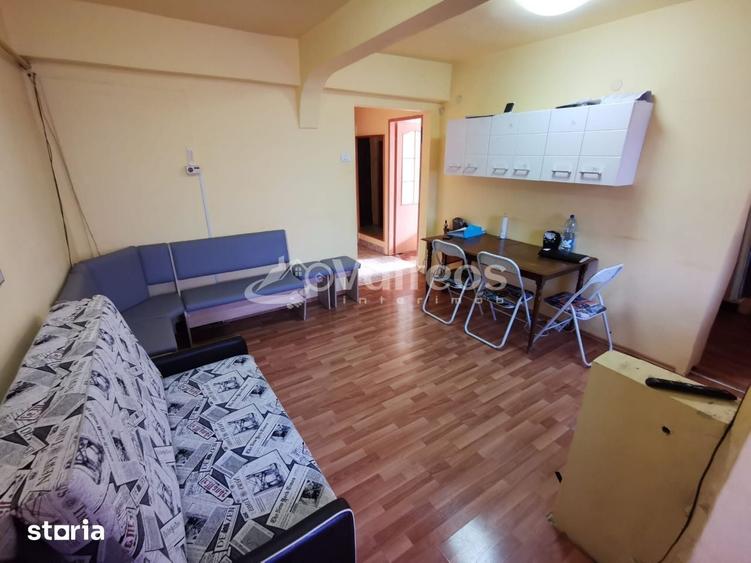 Apartament cu 4 camere decomandat în Central