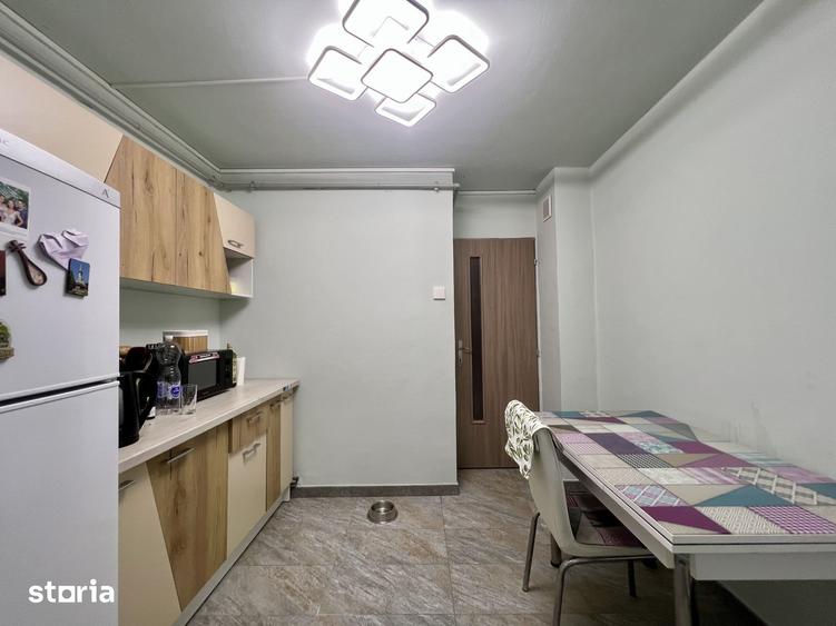 Apartament cu 3 camere, 72mp utili, etaj 2, decomandat - zona Lunei - 9