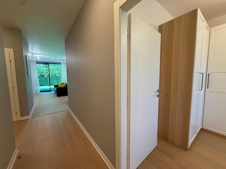 Apartament cu 3 camere decomandat, mobilat în Băneasa