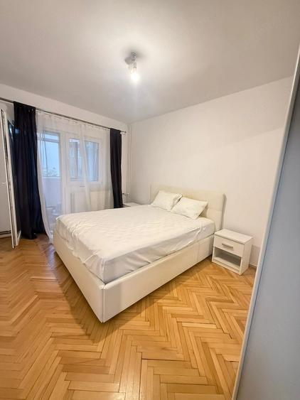 Apartament cu 3 camere decomandat în Girocului