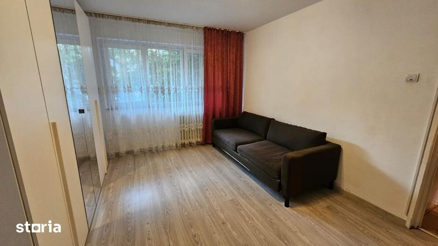Apartament cu 2 camere semidecomandat în Craiovița Nouă