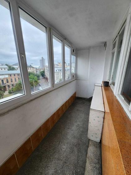 Apartament cu 3 camere semidecomandat în Gara de Nord