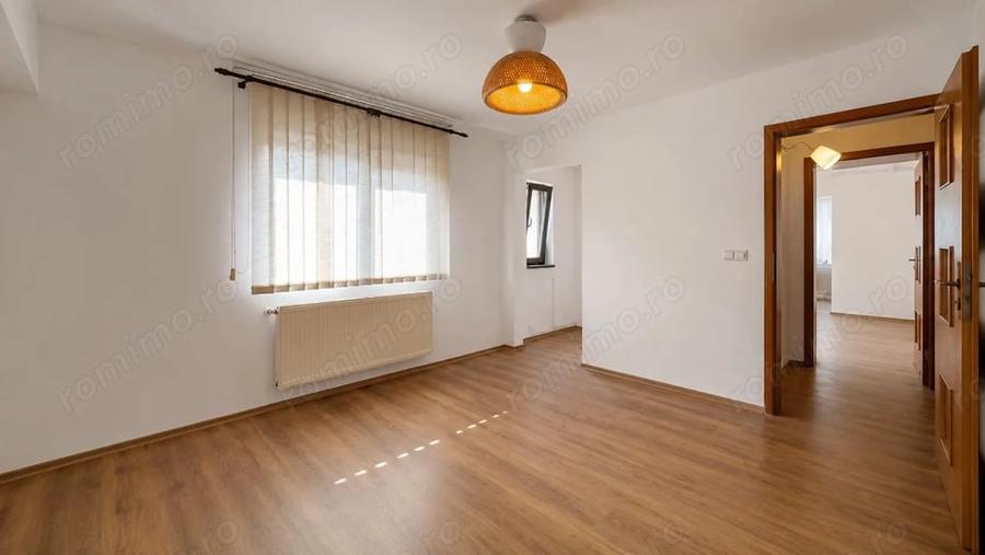 Casă cu 7 camere cu Teren 1800 Mp în Braytim