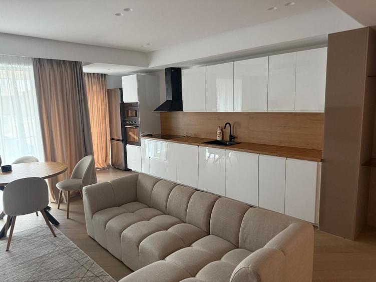 Apartament cu 3 camere decomandat, mobilat în Iancu Nicolae