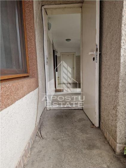 Casă individuală cu 17 camere cu Canalizare în Pârneava