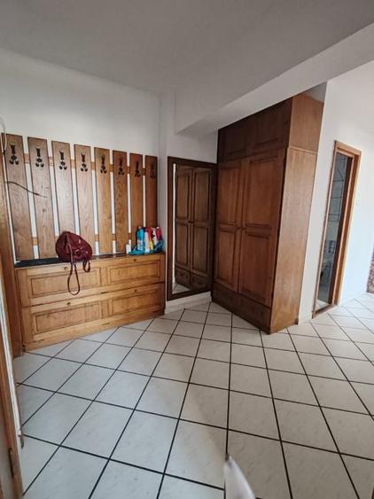 Ultracentral 3 camere, 70 mp + terasă privată – îl renovezi cum vrei - 1