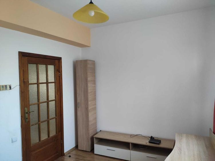 Apartament cu 3 camere semidecomandat în Casele Micești
