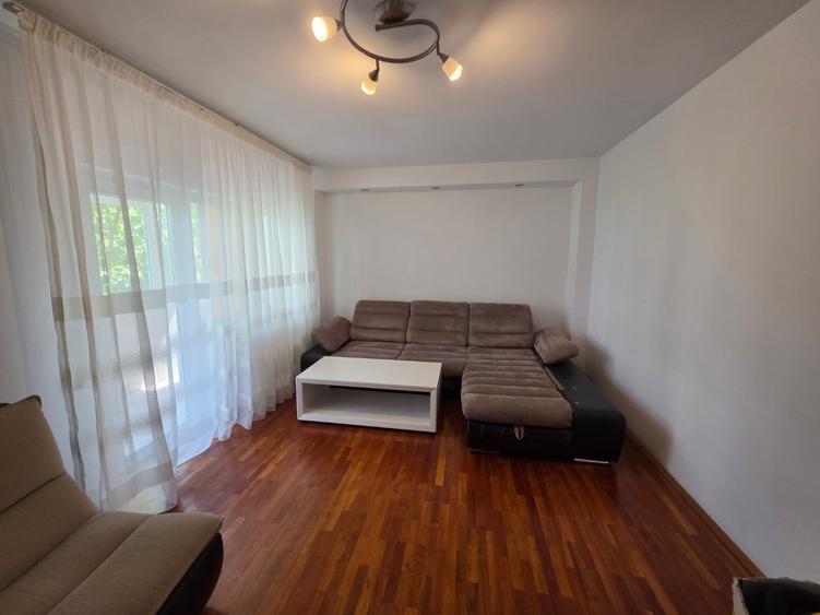 Apartament cu 4 camere decomandat în Fundeni