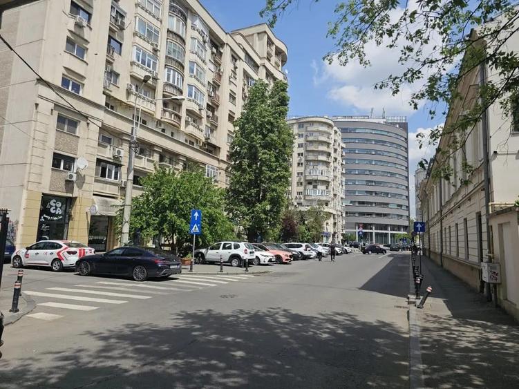 Inchiriez 2 camere Piata Victoriei - decomandat (proprietar) - 2